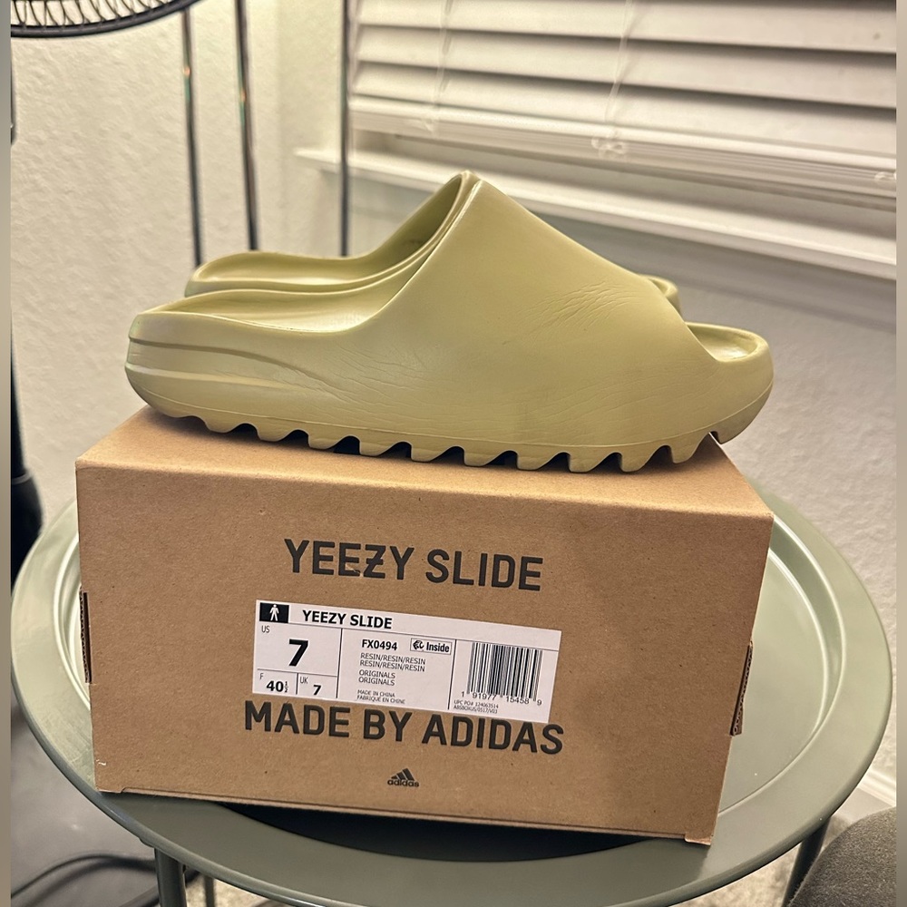 Yeezy Slides - Resin - Size 7